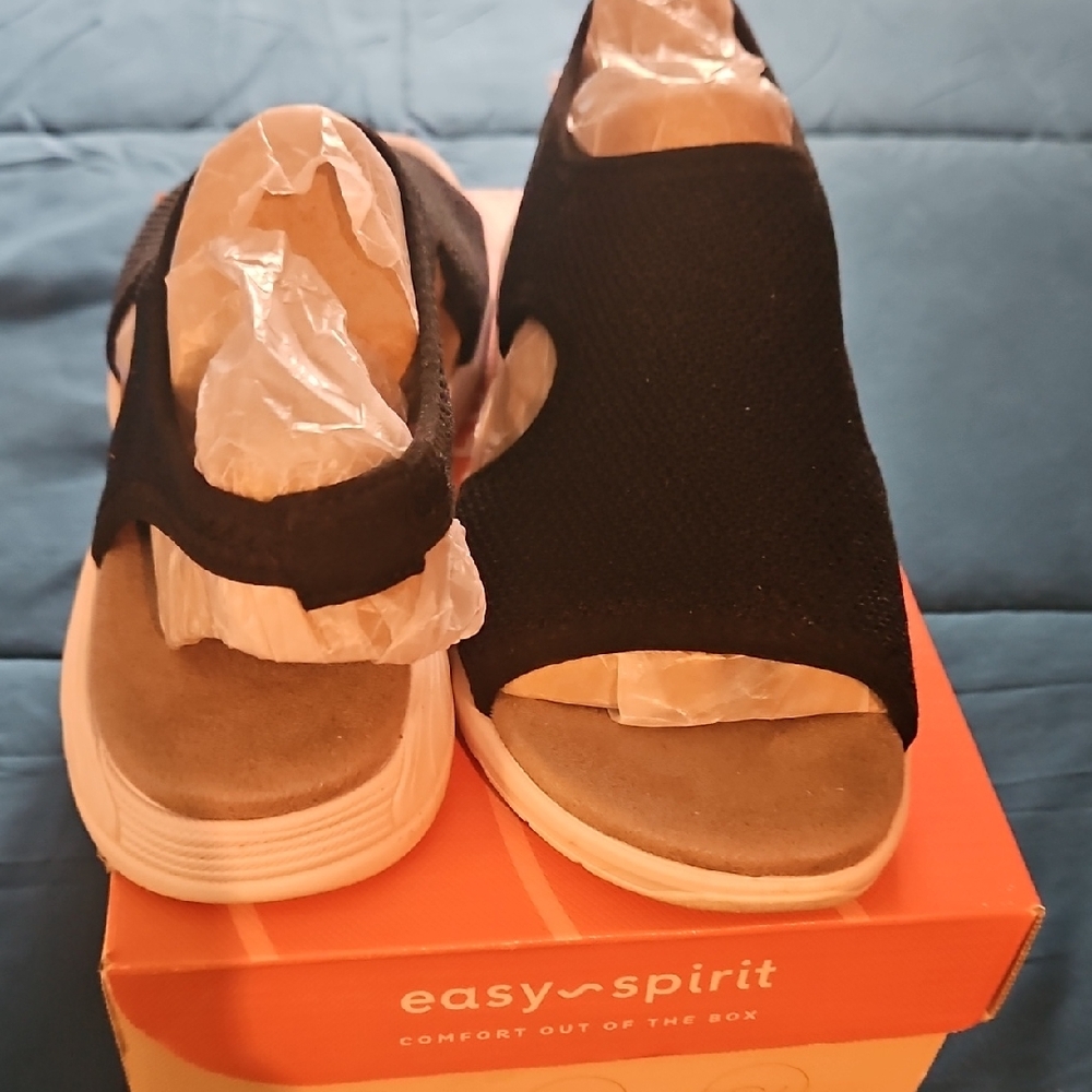 Easy Spirit Black and Tan Women's Sandals